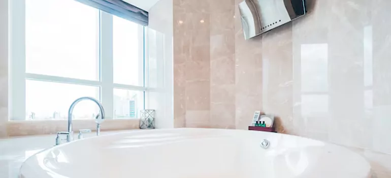 Bathroom Window Coverings in Bloomingdale, FL