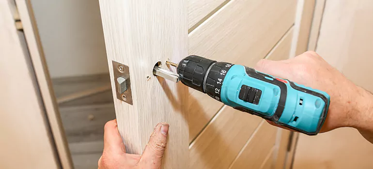 Old Door Knob Repair in Bloomingdale, FL