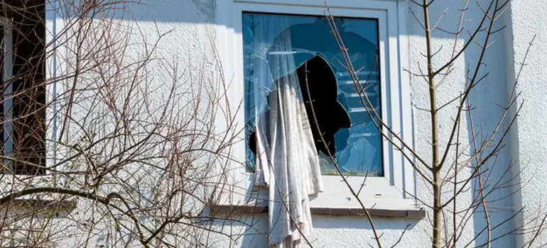 Storm Window Installation Contractors in Bloomingdale, FL