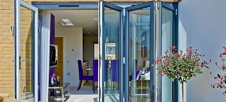 Commercial Door Glass Repair in Bloomingdale, FL